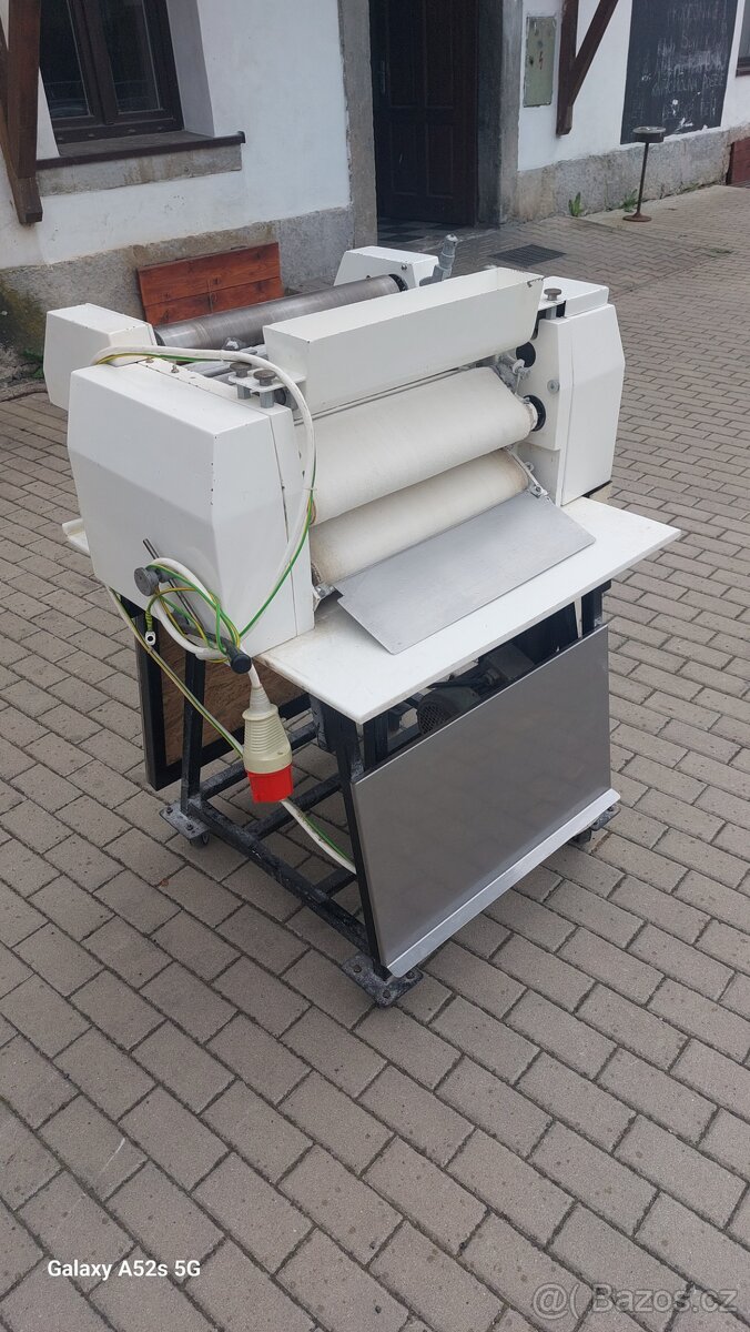 Rohlíkovací stroj TOPOS - 2