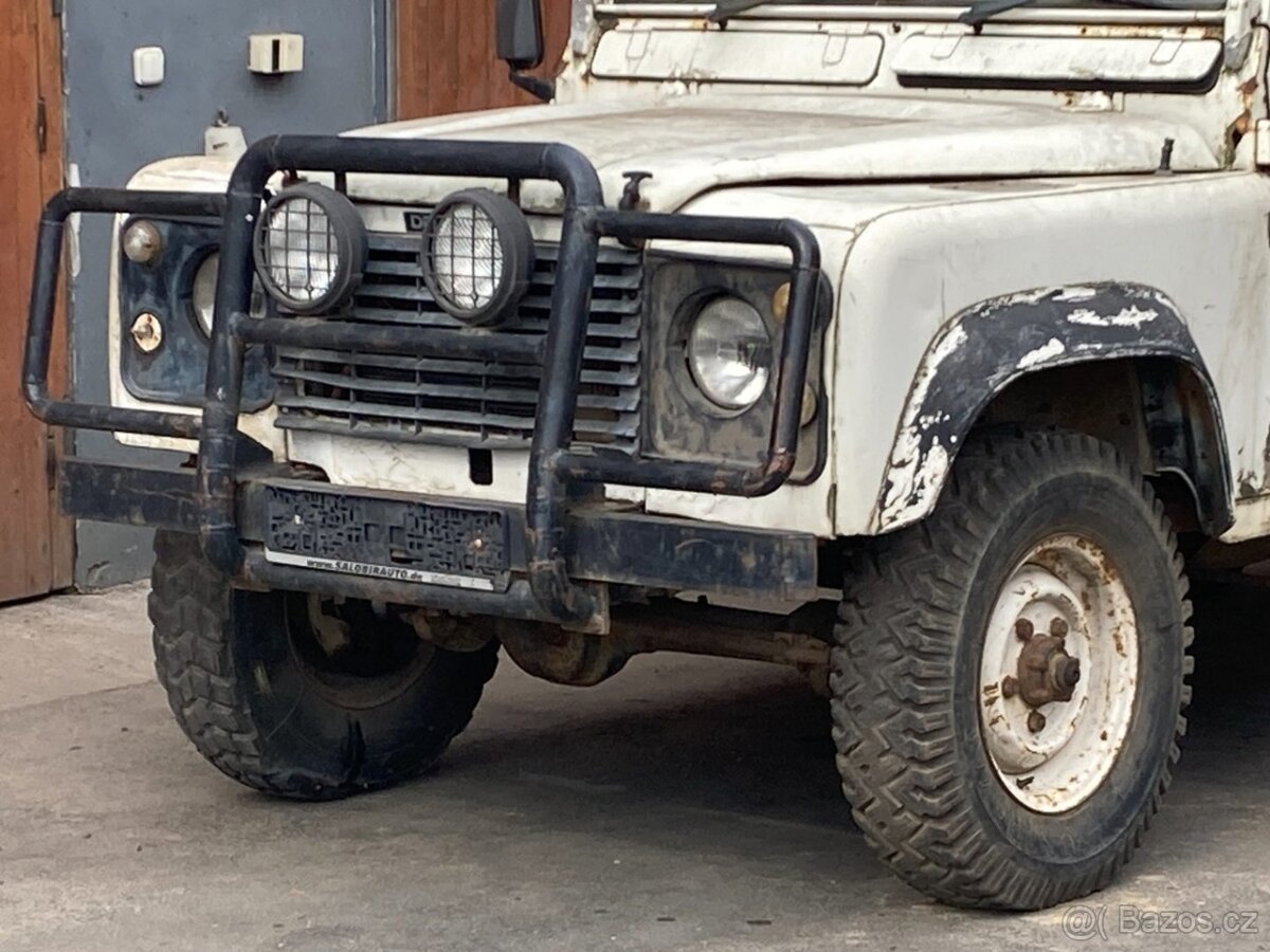 LAND ROVER DEFENDER 2,5D 9MÍST 1989