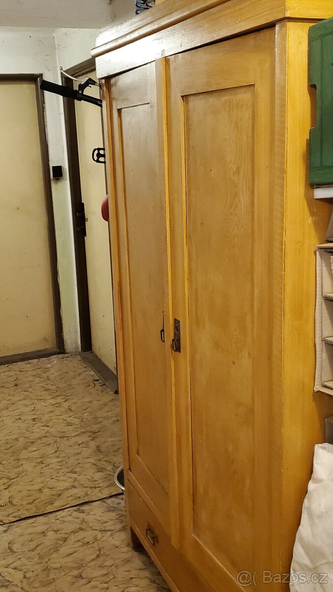 Dřevěné skřīně - 2