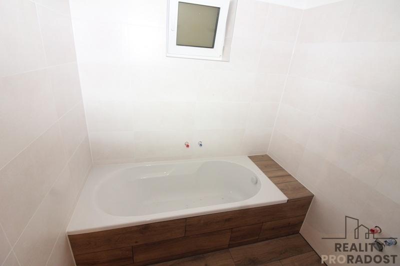 Prodej rodinného domu ve Chvalovicích - 2