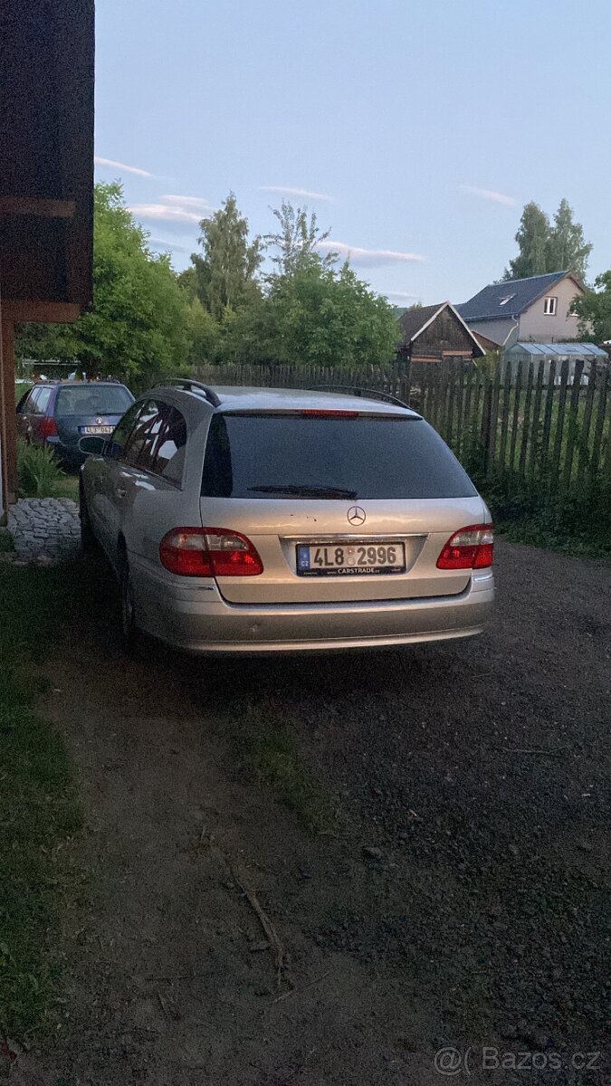 Mercedes Benz w211 E270 CDI spíše na díly či opravu - 2