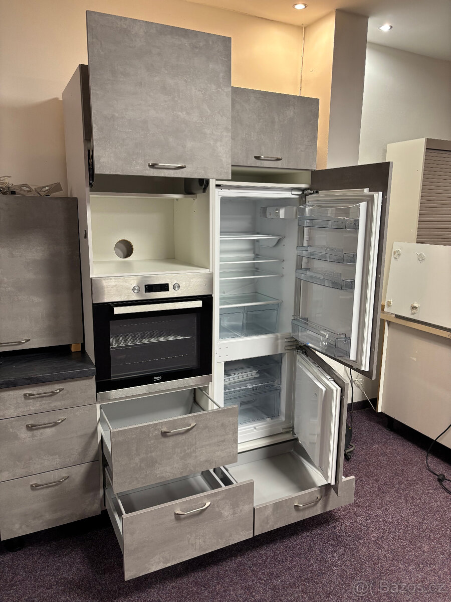 Moderní kuchyňská linka nepoužitá - 2