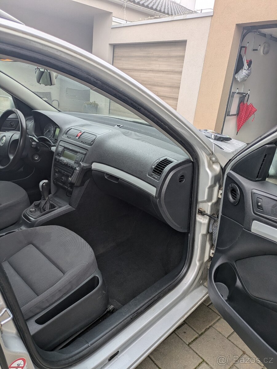 Škoda Octavia combi, šedá metal - 2