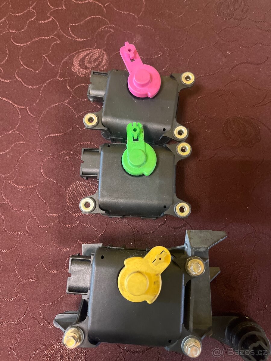 Golf 4 motorky ovládání klapek klimatizace.. - 2