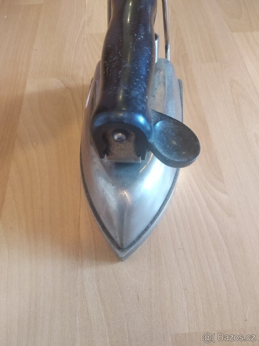 Retro žehlička stříbrná - 2