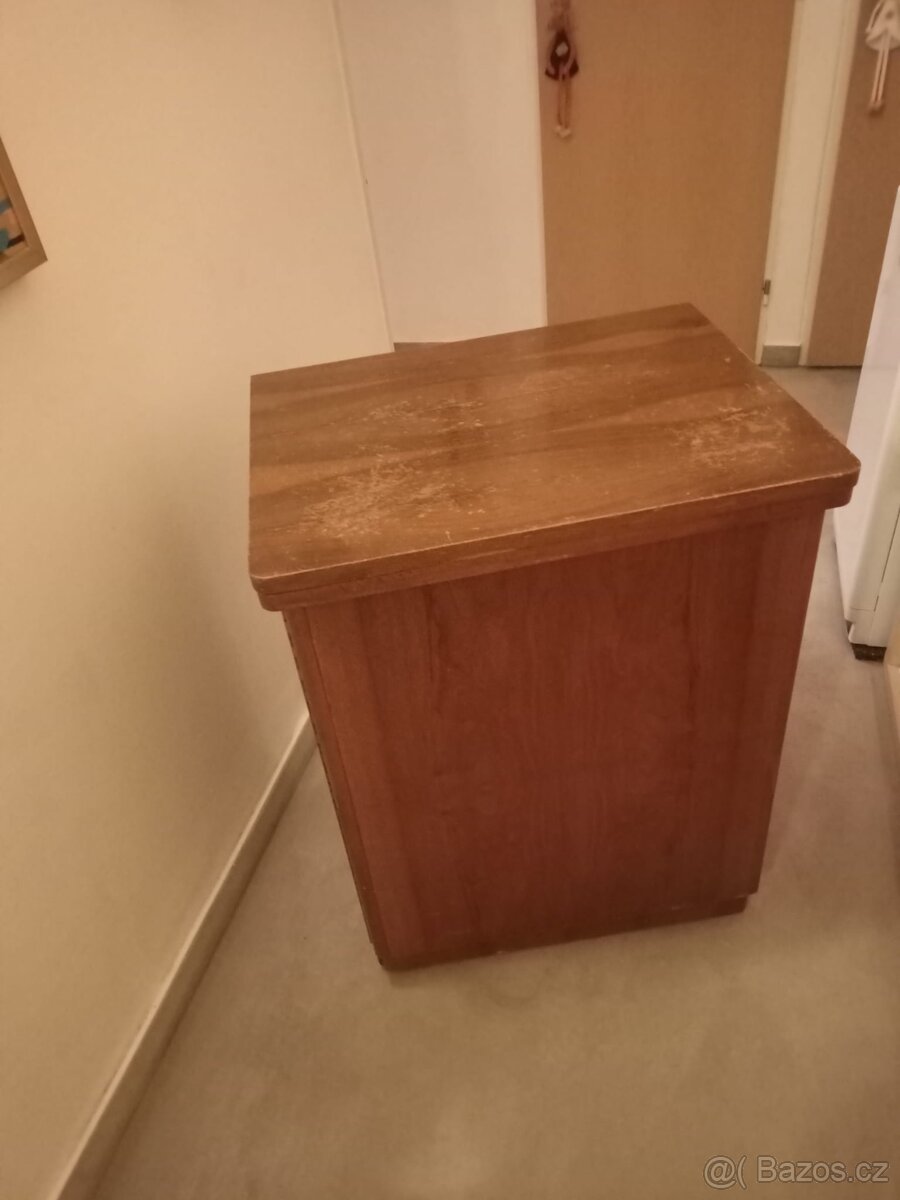 Prodám retro šicí stroj Lada - 2