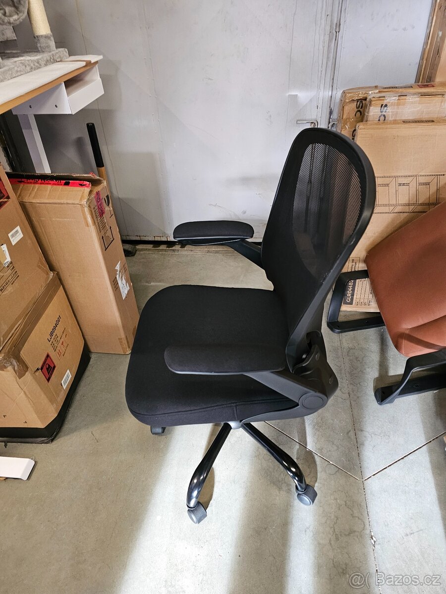 NOVÉ KANCELÁŘSKÉ KŘESLO - 2