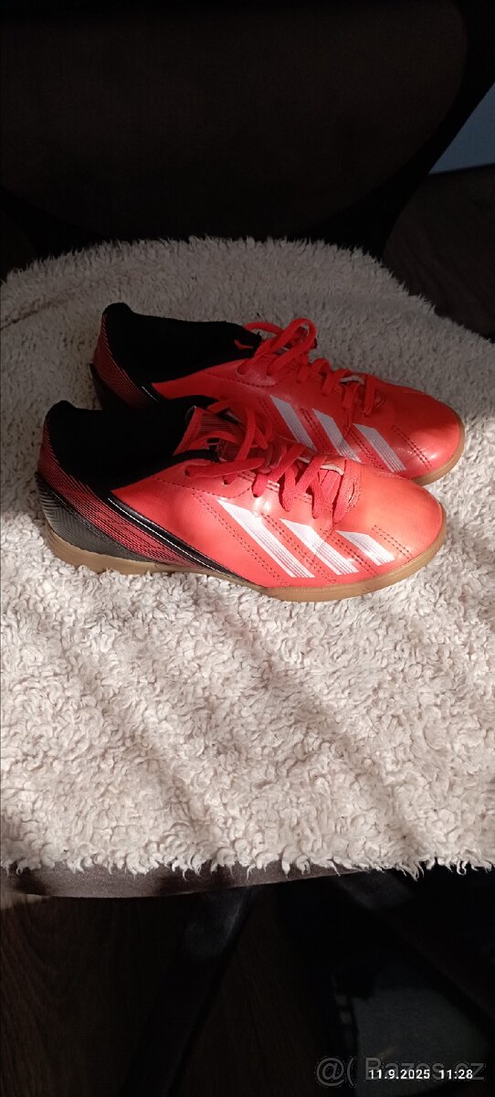 Sálovky Adidas vel.33 - 2