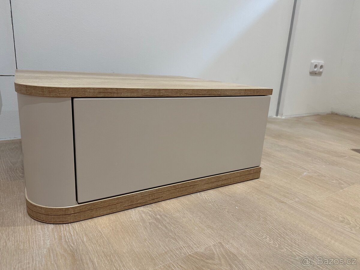 Čelo postele + noční stolky - 2