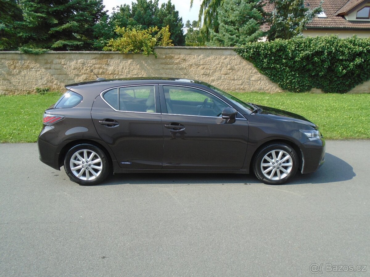 Lexus CT200H - 2