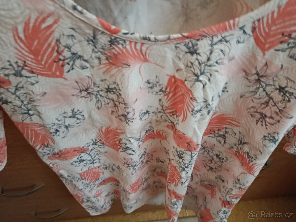 Dámská trička vel. 46/48,S - 2