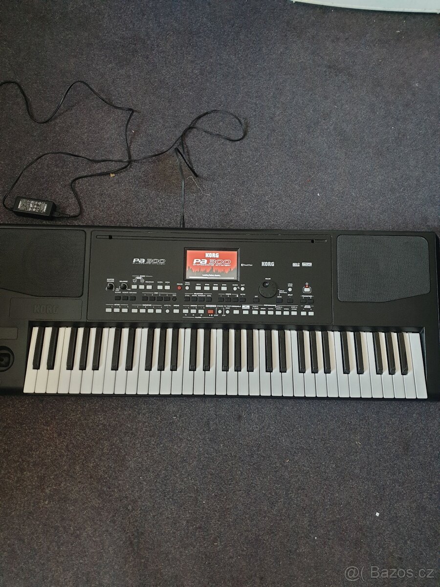 KORG PA300 - 2