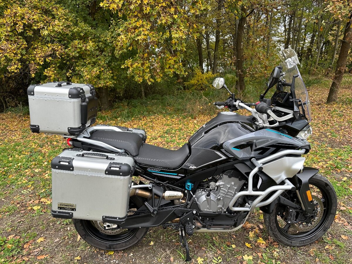 CFMOTO 800MT top stav 9tkm spousta doplňků - 2