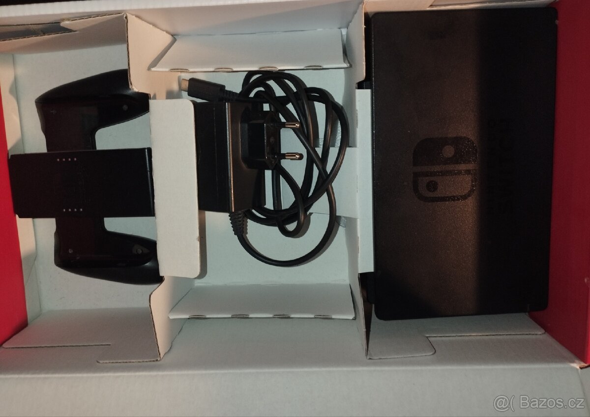 Nintendo switch + další doplňky - 2