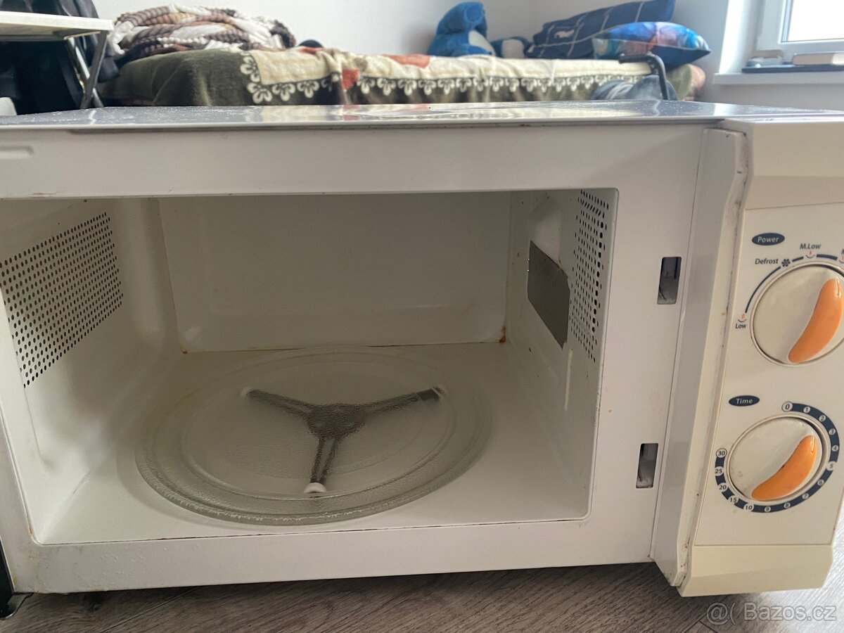 Nabízím mikrovlnnou troubu SENCOR SMW 2817 v dobrém stavu. - 2