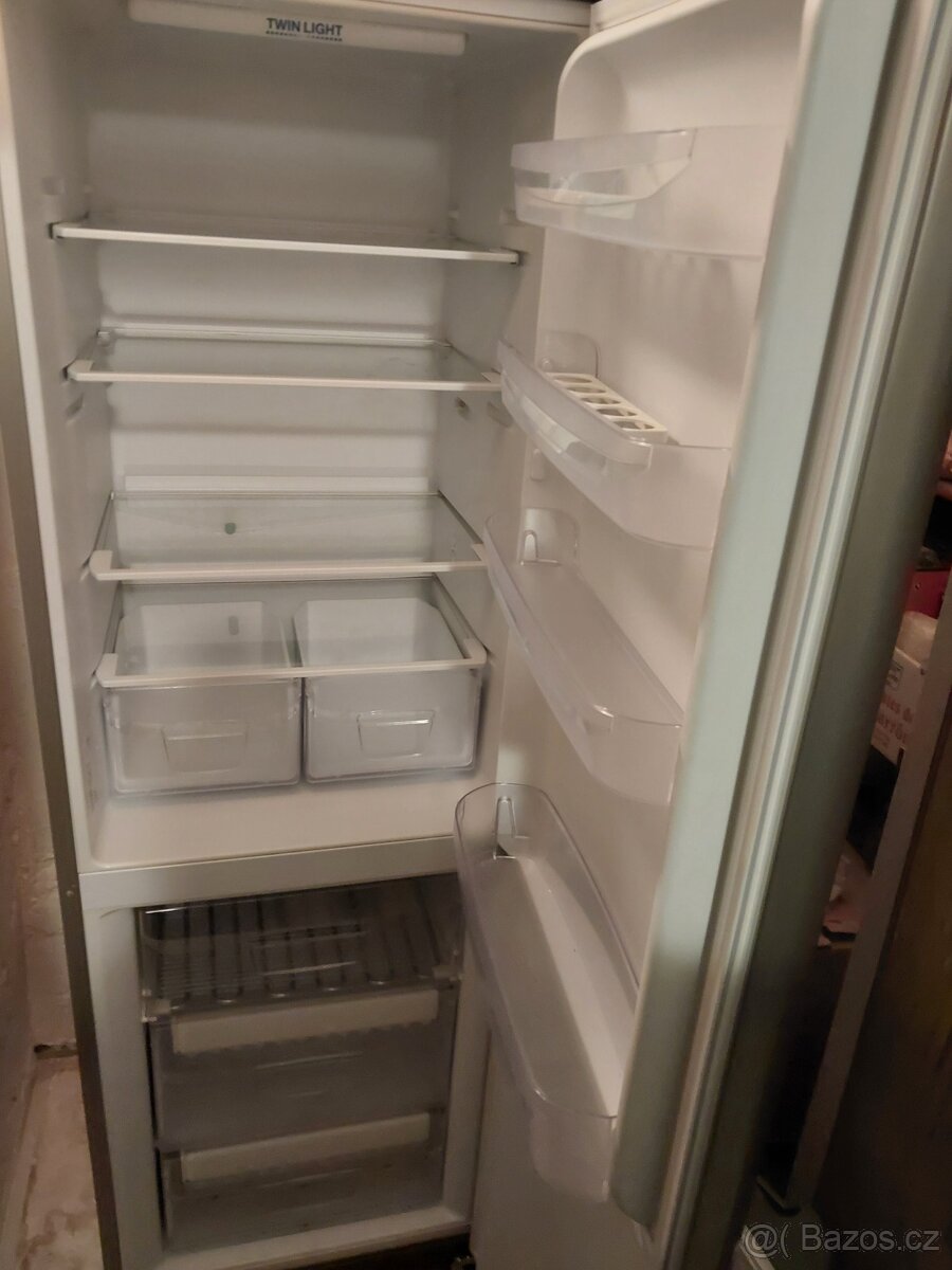 Lednice s mrazákem INDESIT - 2