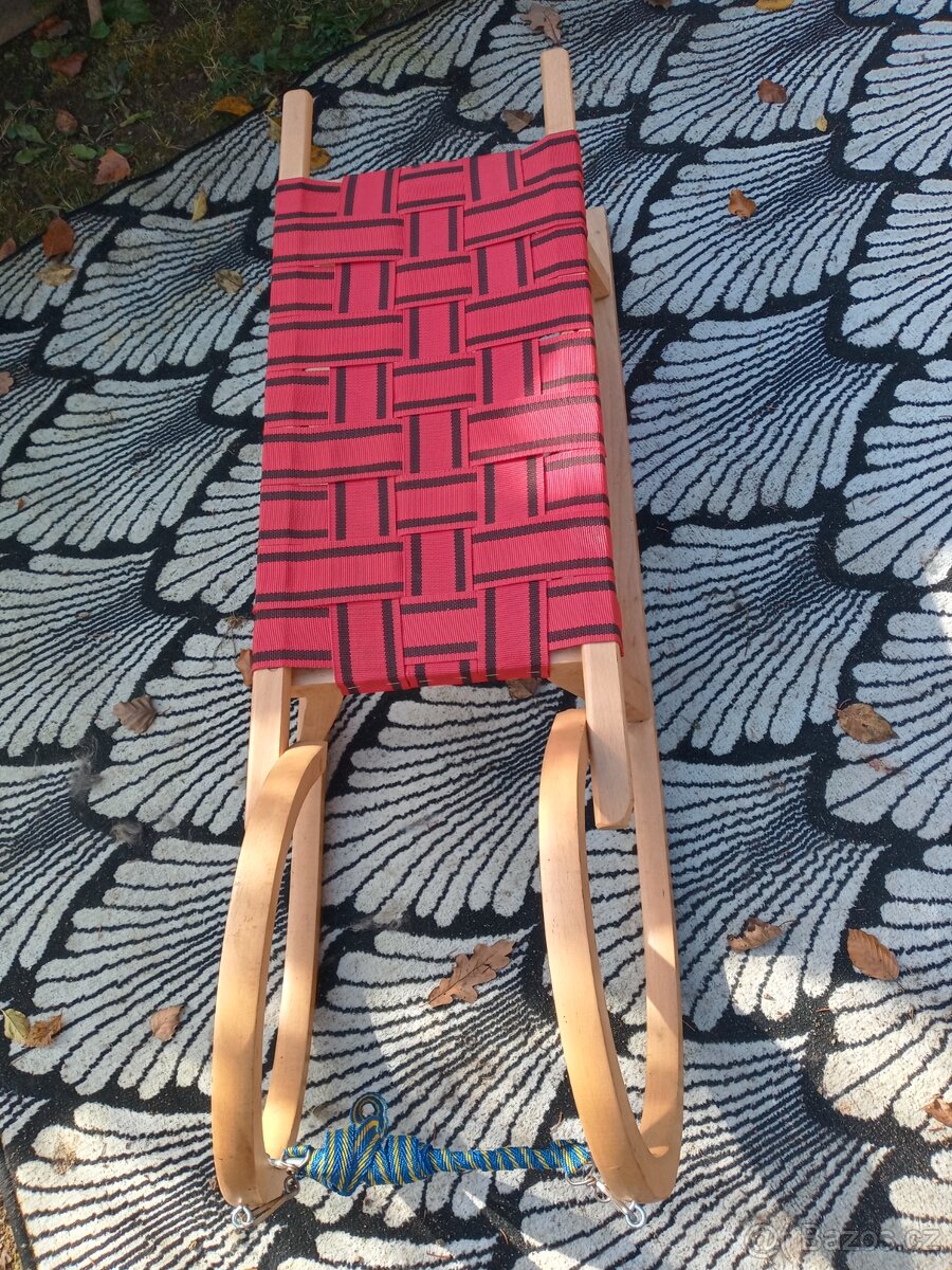 Sáně dřevěné s nepromokavým sedákem - 2