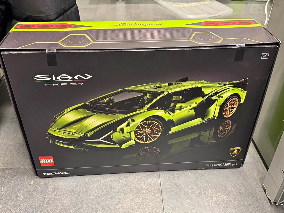 LEGO Technic Lamborghini - 2