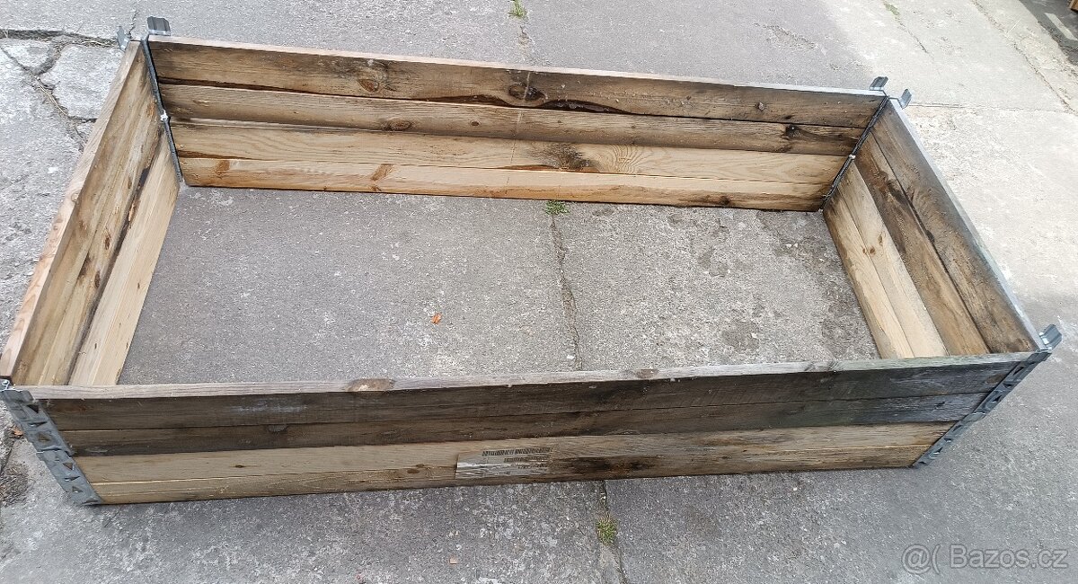 DŘEVĚNÝ VYVÝŠENÝ ZÁHON - 2