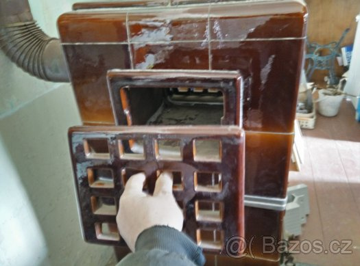 Kachlová kamna. - 2