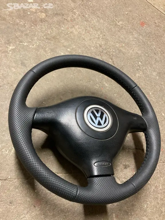 VW volant Golf 4, B5.5 - nově renovovany, airbag - 2