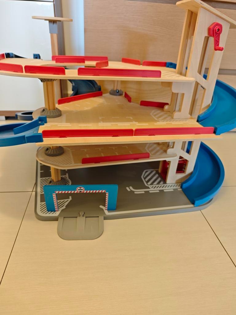 Dřevěná garáž/parkovací dům - 2