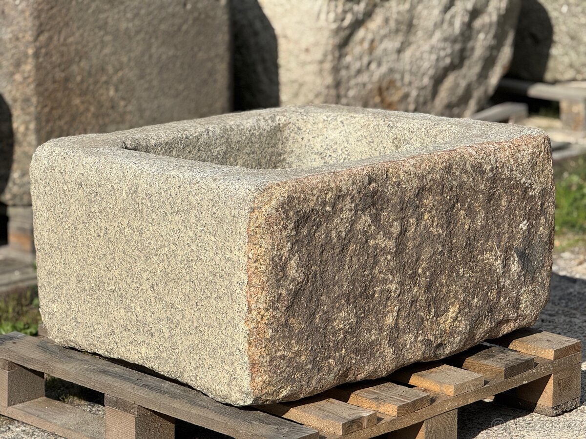 Kamenná nádrž / koryto / stírka / kamenka - 2