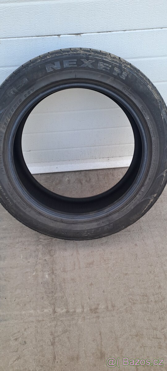 Pneu 225/55R18 - 2