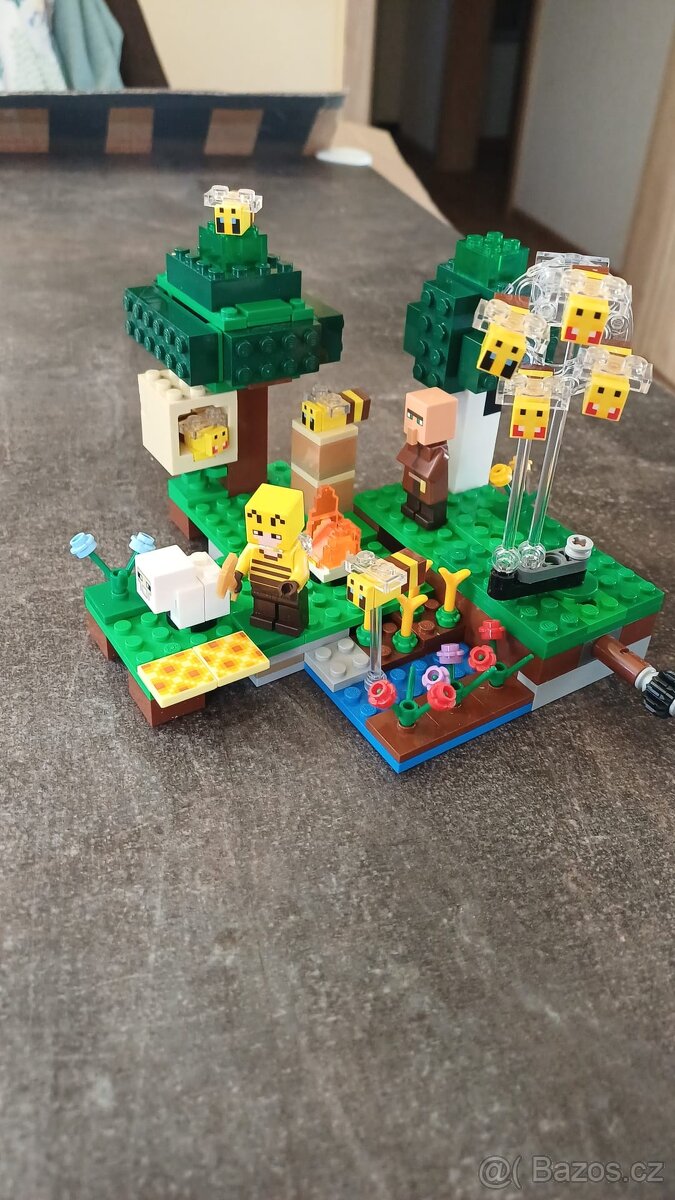 LEGO Minecraft 21165 Včelí farma - 2