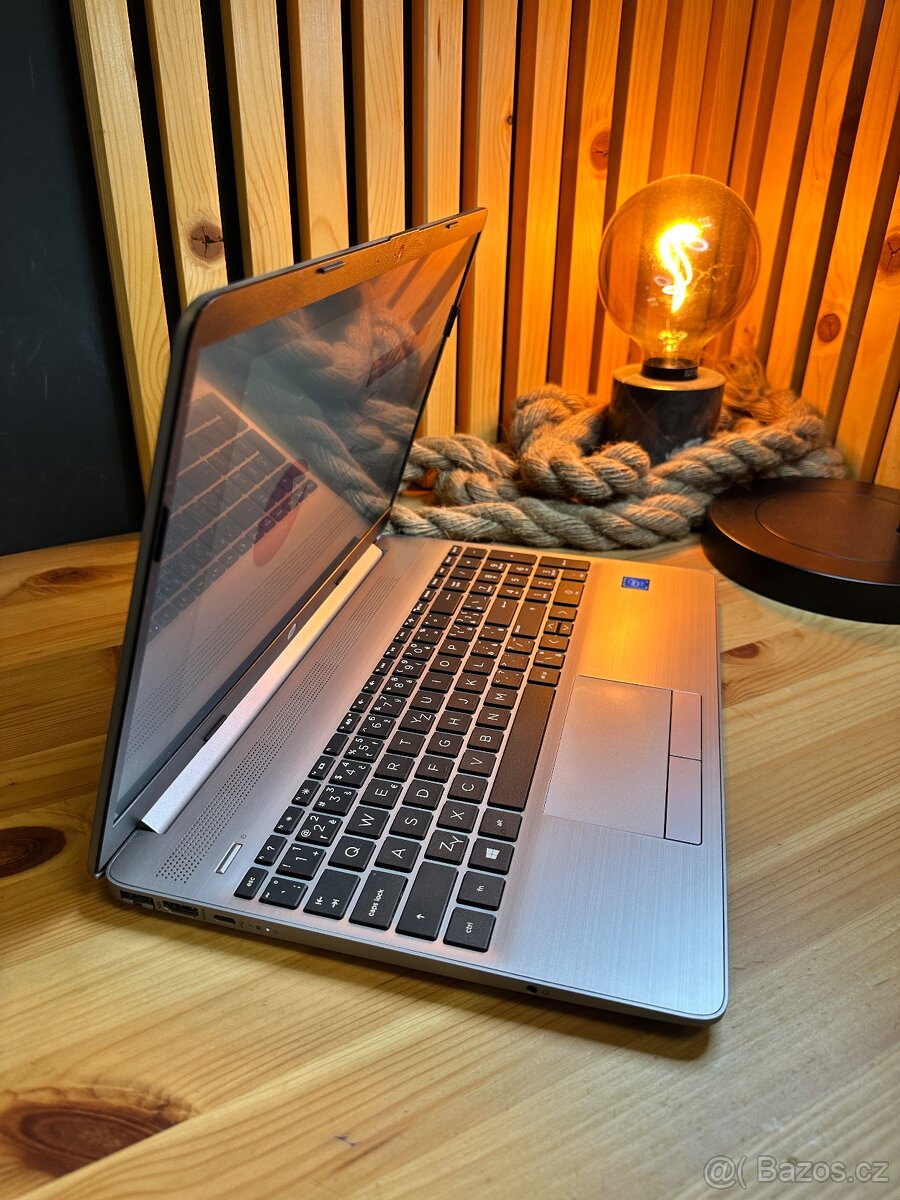 HP 250 G8 - 2
