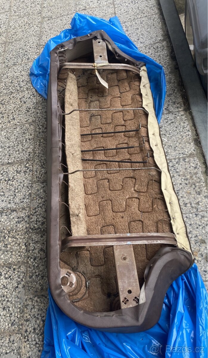 Nová sedadla nevim přesně asi Lada 2105 - 2