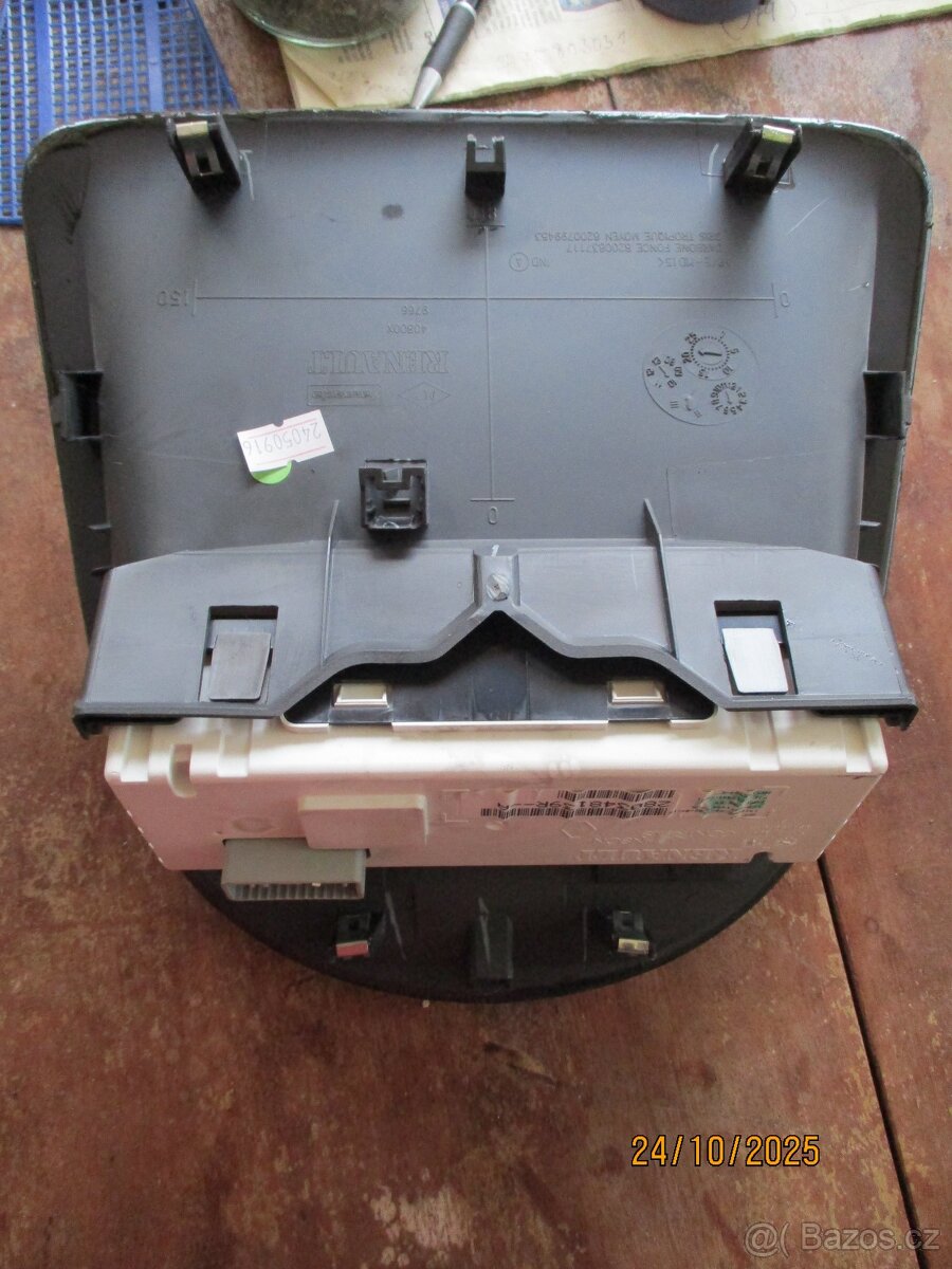 Displej - zobrazení času,teploty, rádia Renault Clio III - 2