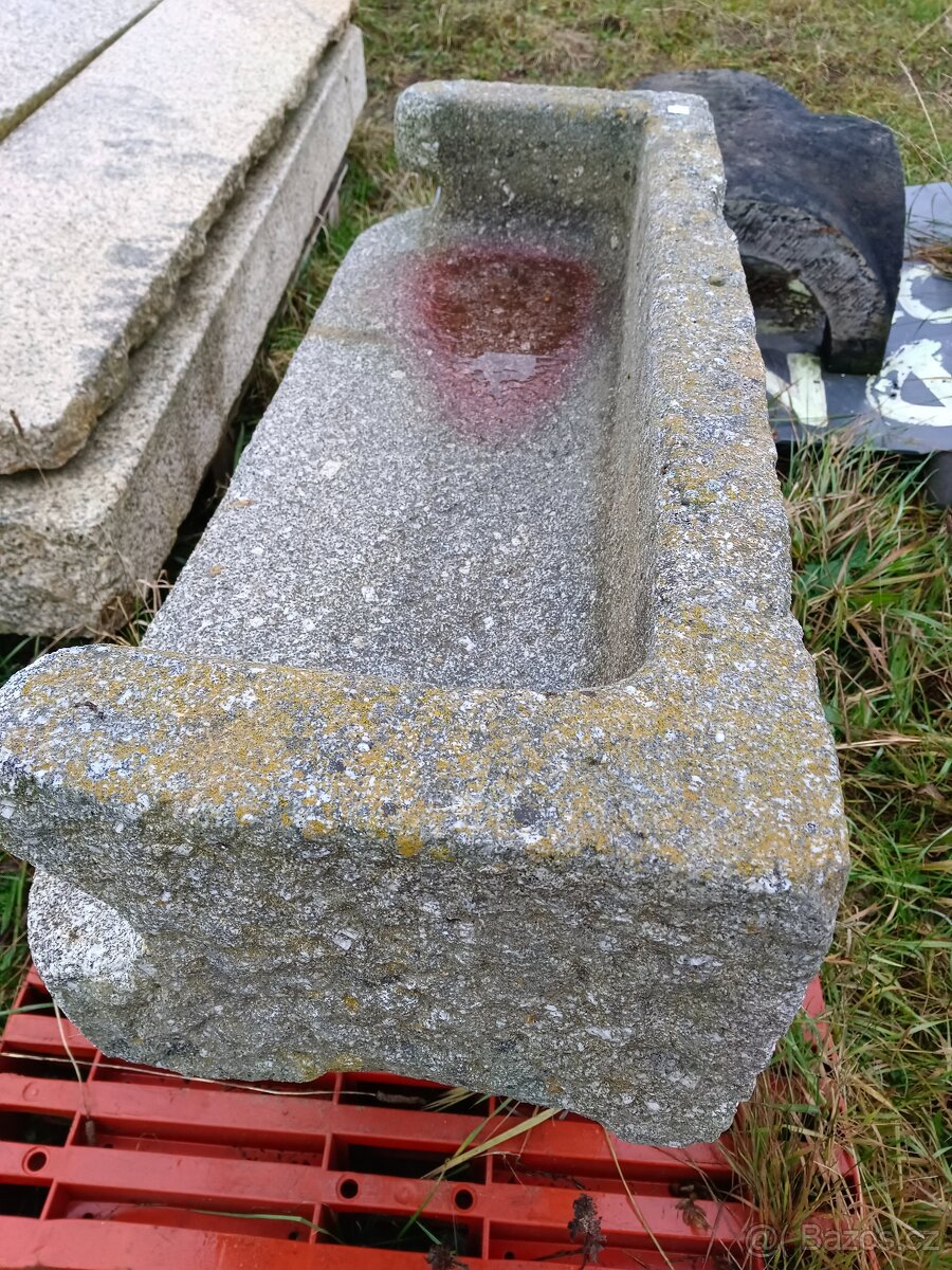 Zulova kamenná lavička - 2