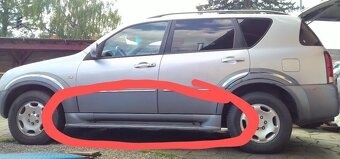 Nášlapy drobné poškození Ssangyong Rexton - 2