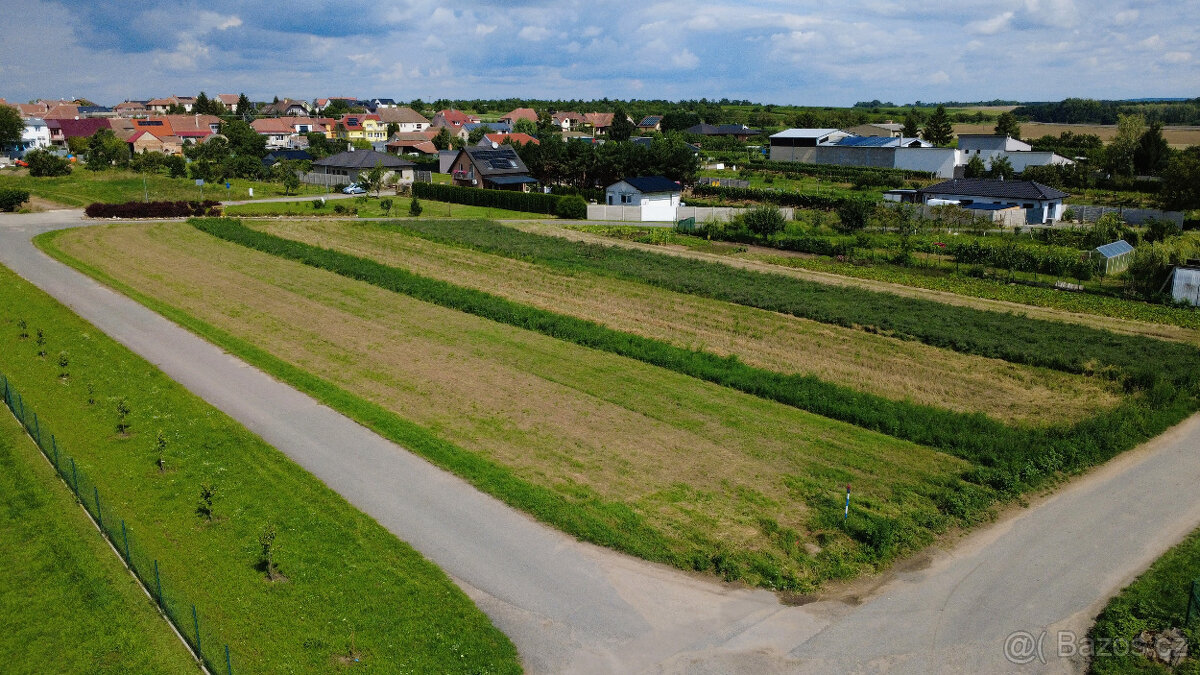 stavební pozemek 715m2, Ivaň - 2