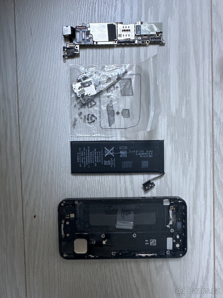 iPhone 5 a 5s na náhradní díly - 2