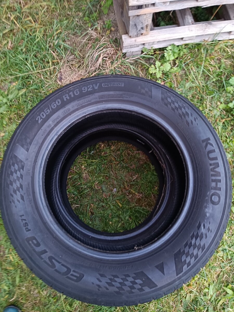 Letní pneu Kumho Cesta ps71 205/60/16 92v - 2