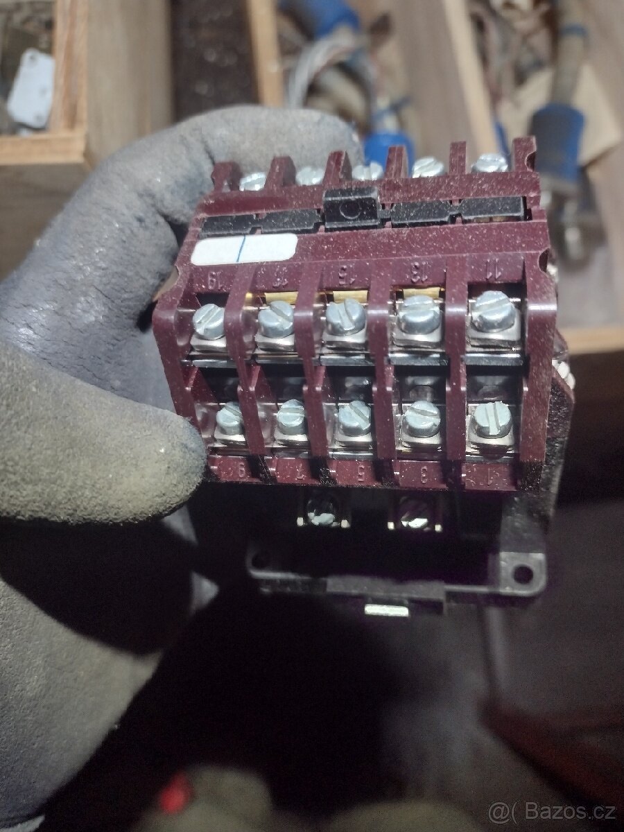 Prodám stykače - 2