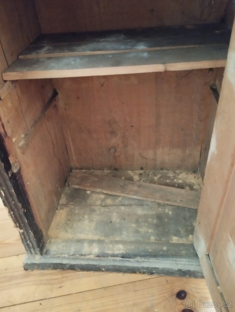 Starý noční stolek, skříňka - 2