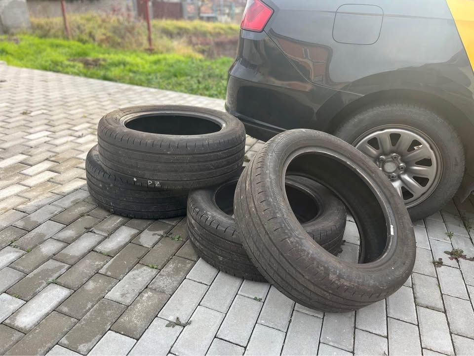 Letní pneu 215/55 r17 - 2
