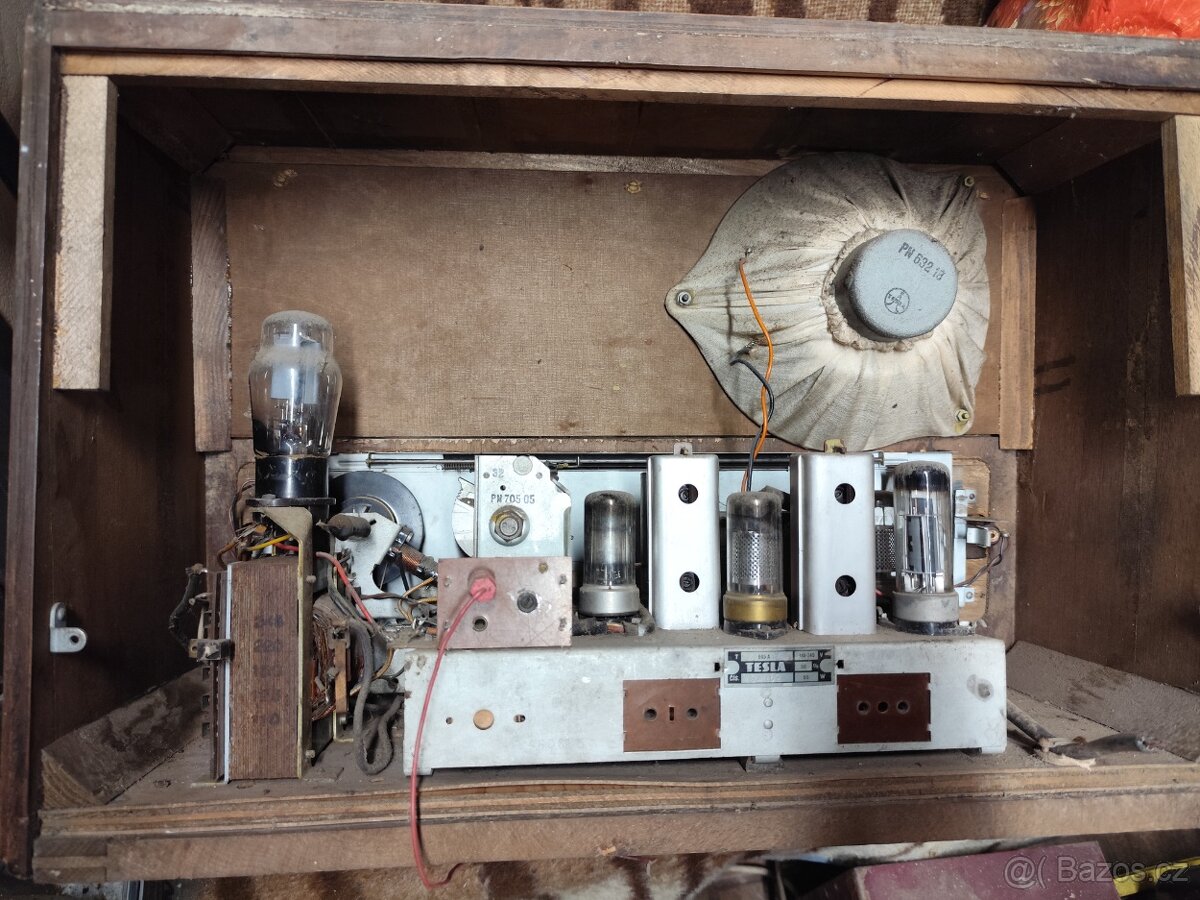Staré rádio Tesla - 2