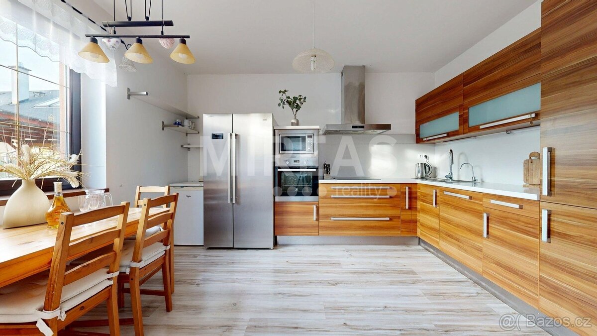 Semice, prodej rodinného domu 5+1, 157 m2 na pozemku 434 m2, - 2