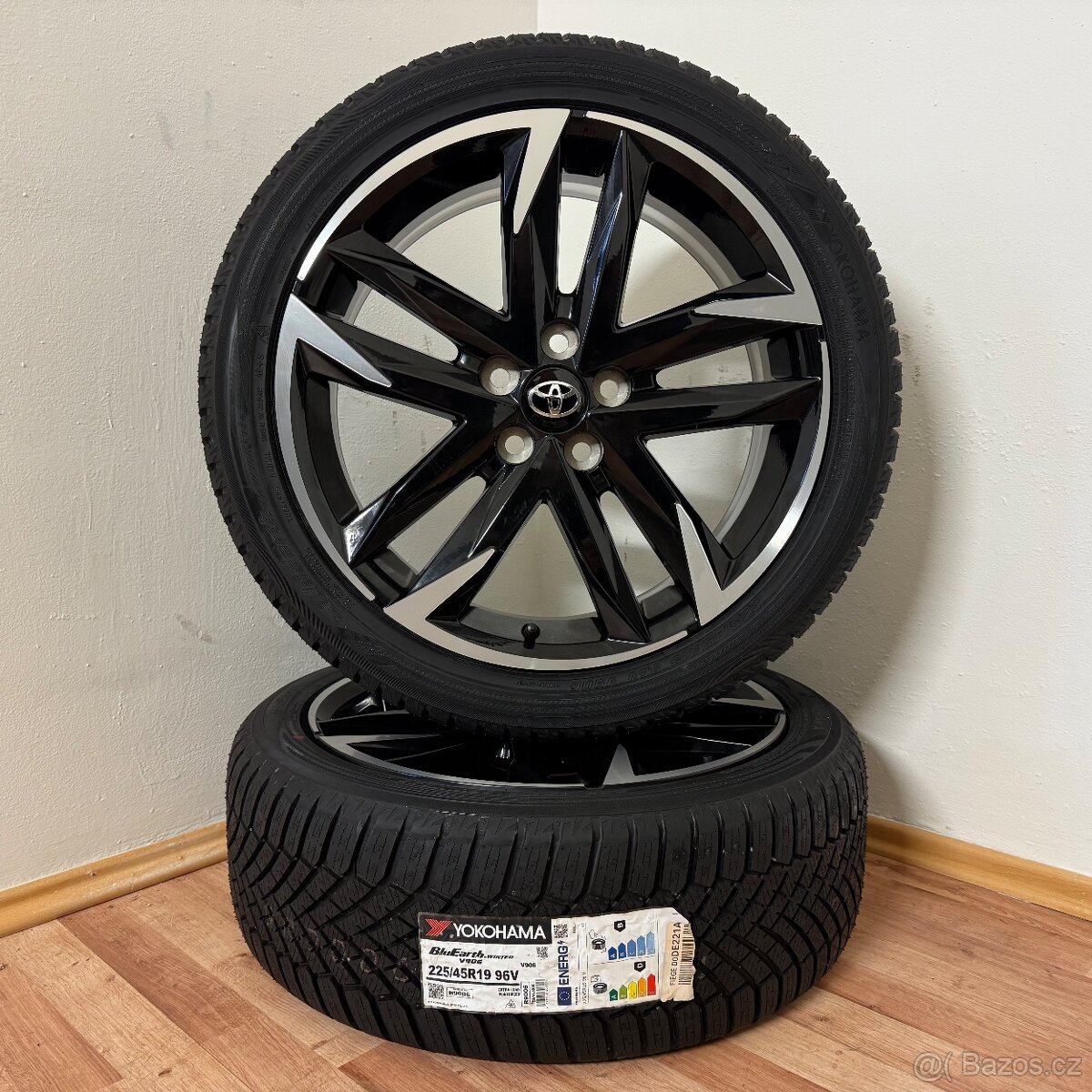 NOVÉ TOYOTA CH-R 5x114,3 R19 ET50+ZIMNÍ 225/45R19 - 2