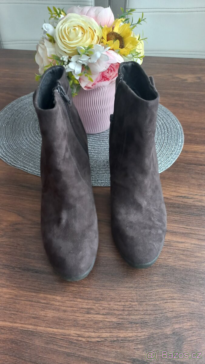 Dámské kotníkové vel.40 - 2