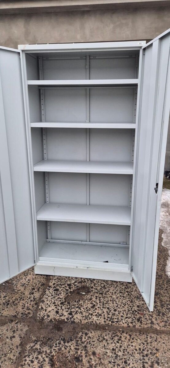 Plechová skříň - 2