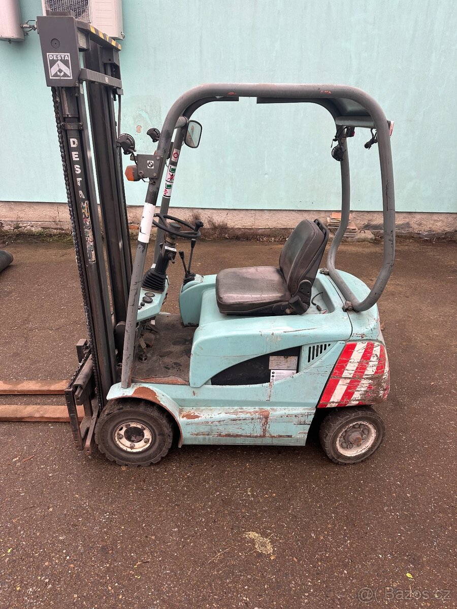 Desta E12 včetně trakční baterie a nabíječky. - 2