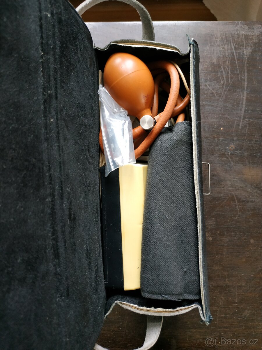 RETRO_Sovětský měřič krevního tlaku ИАД-1 (IAD-1)_SSSR - 2