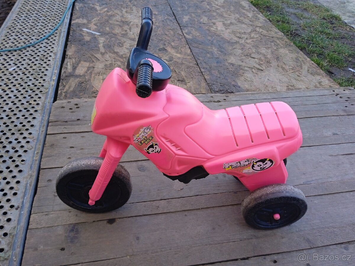 Plastové odrážedlo - 2