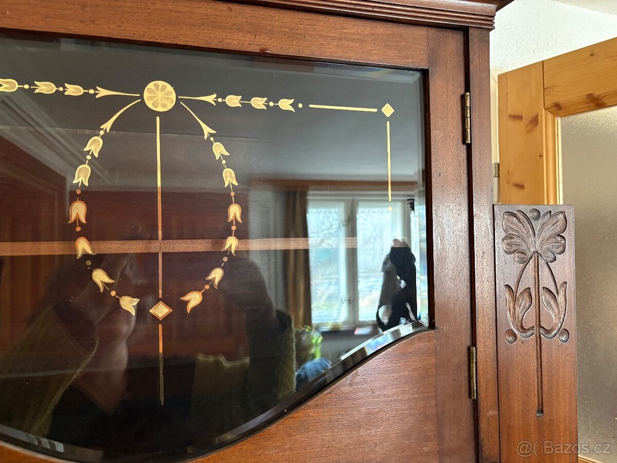 Secesní sekretář - 2