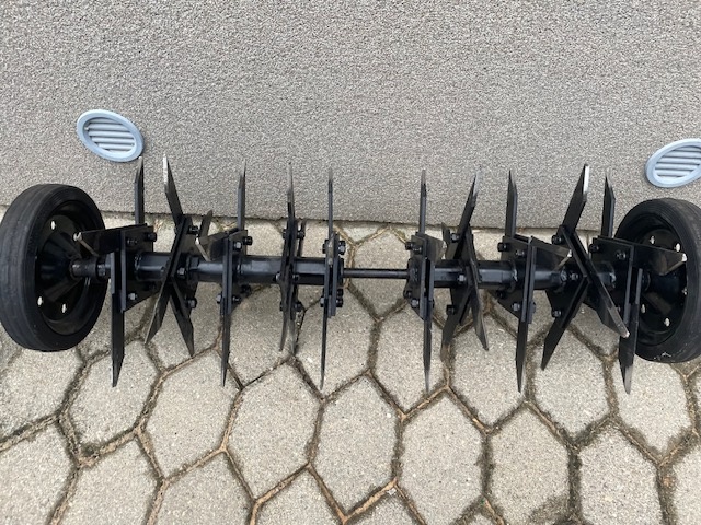 Vertikutátor (provzdušňovač) VARI - 2